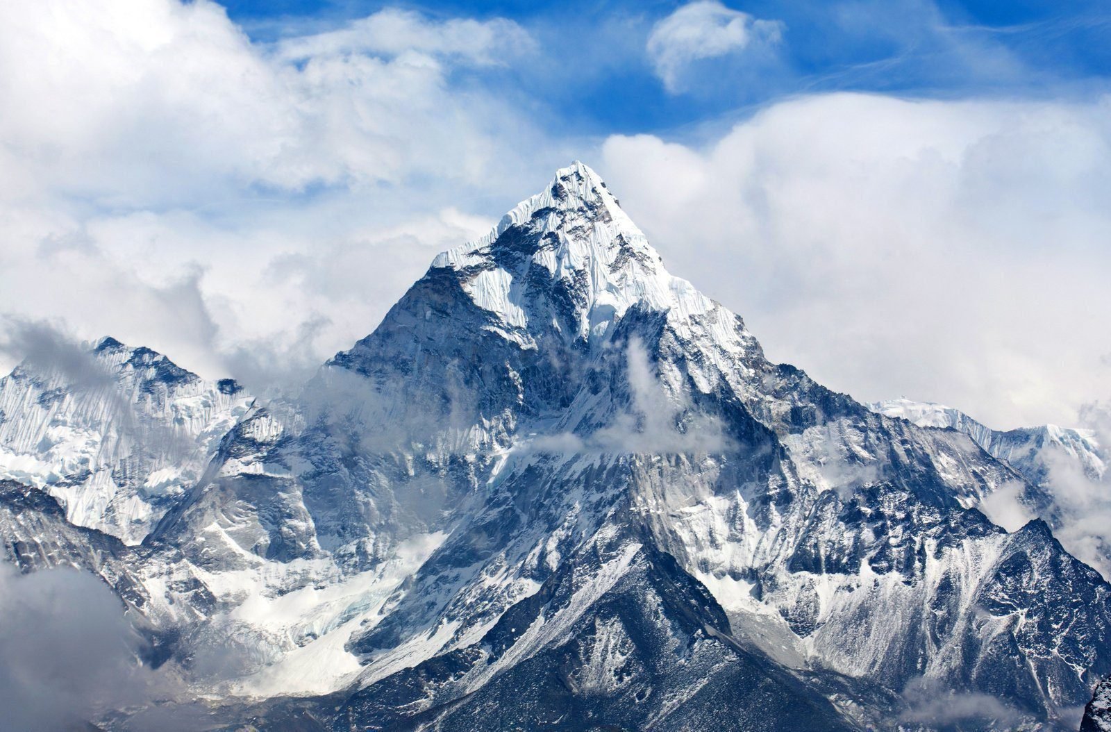 Mount Everest Base Camp Is Getting Free Wi-Fi