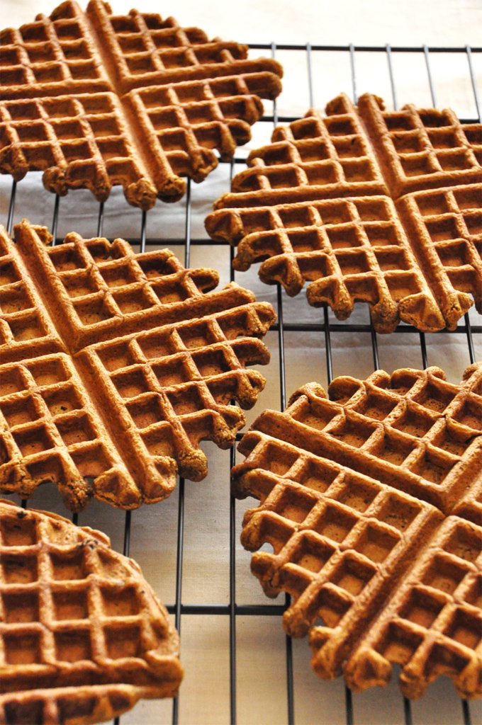 Vegan Gingerbread Waffles | Minimalist Baker Recipes