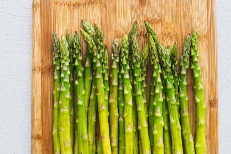 How To Wash Asparagus To Remove Dirt and Pesticides, According to Two Experts