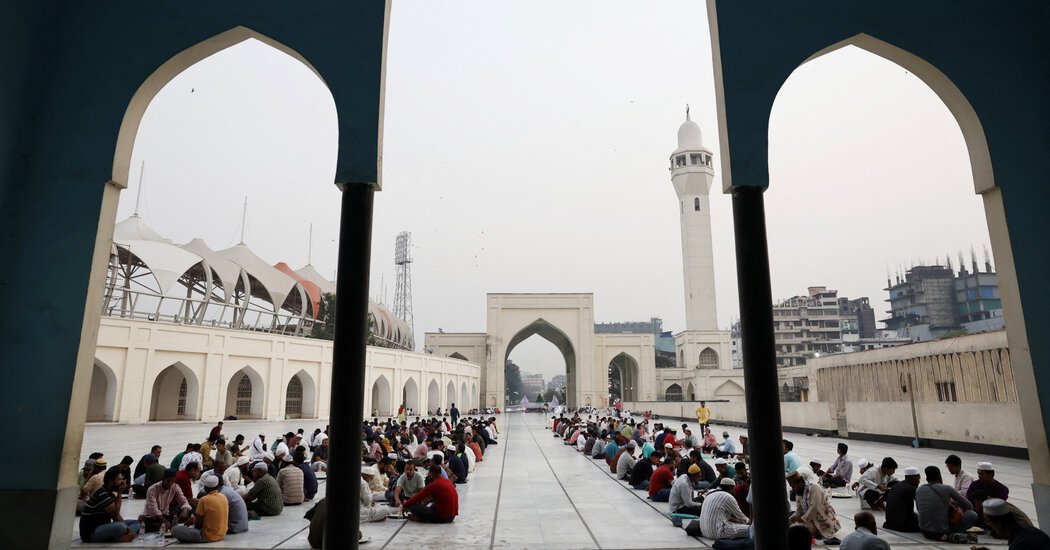 As Bangladesh Reinvents Itself, Islamist Hard-Liners See an Opening