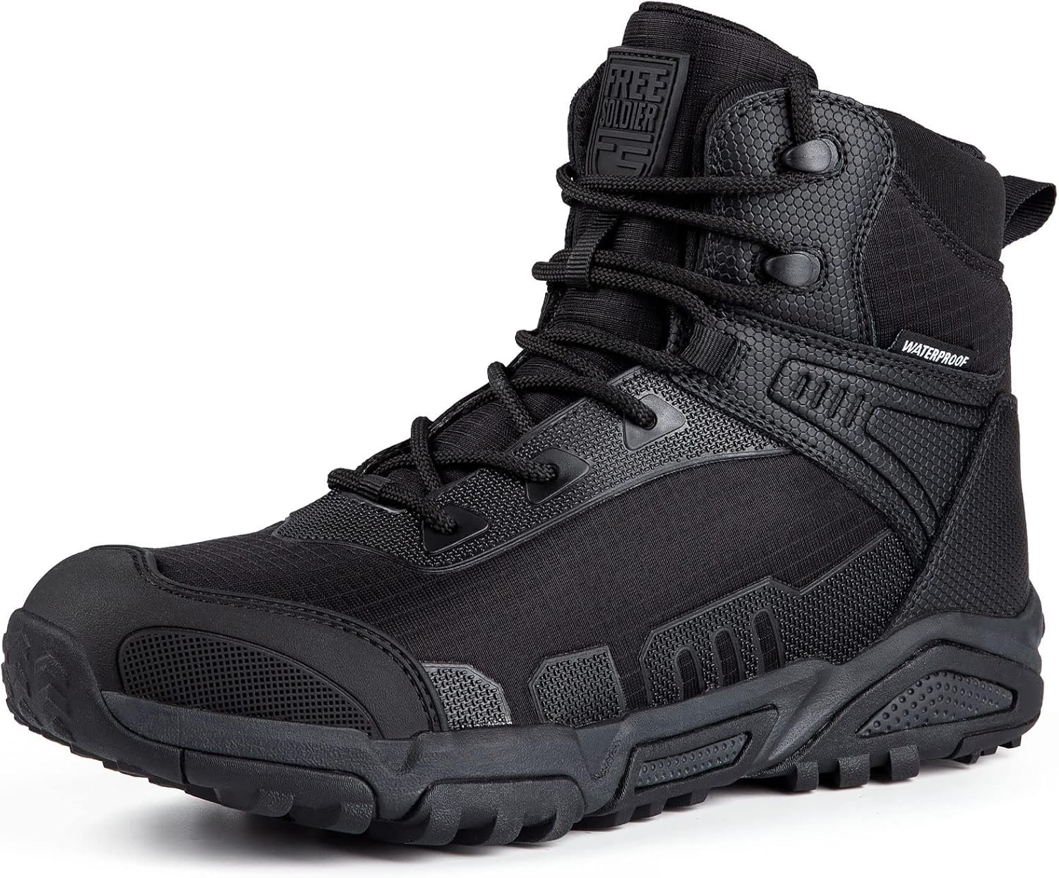 Durable trekking shoes