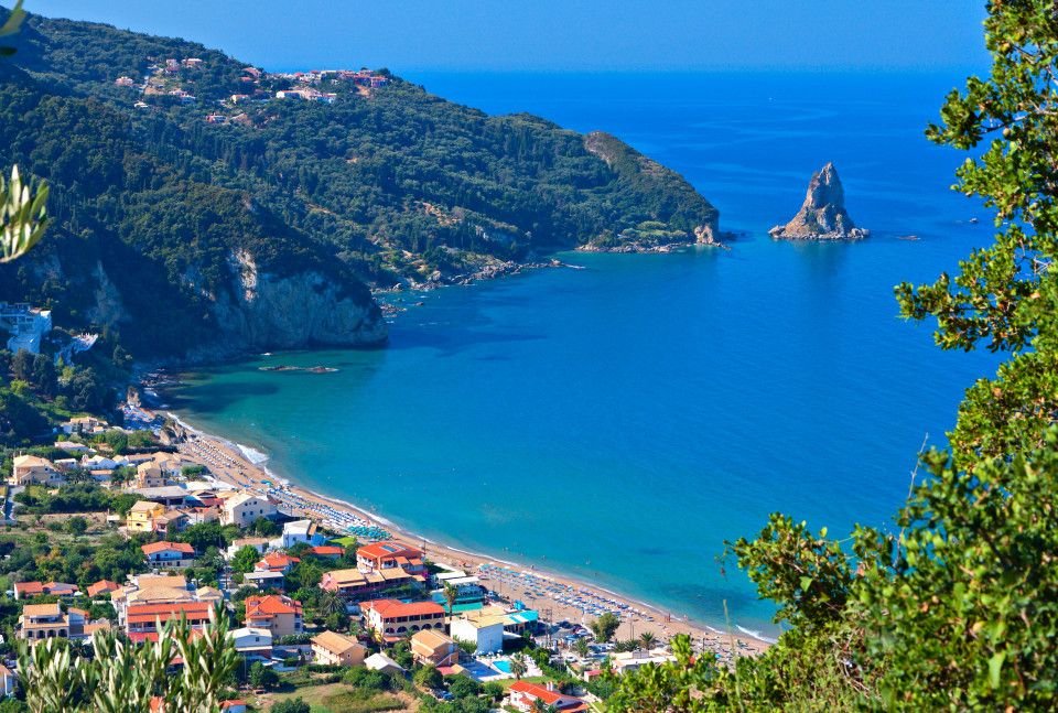 Greece holiday prices drop 41% with seven-night deals from £129 – as Brits booking hols plummets