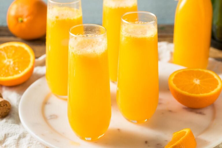 This Is the Only Sparkling Wine You Should Buy for Mimosas, According to Bartenders