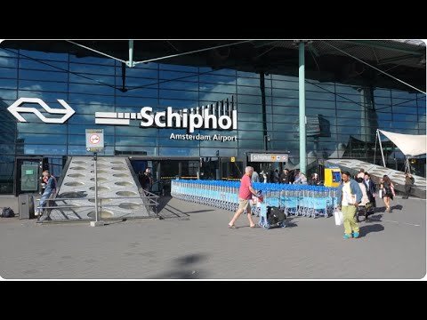 Airplane travel: Airport Shopping