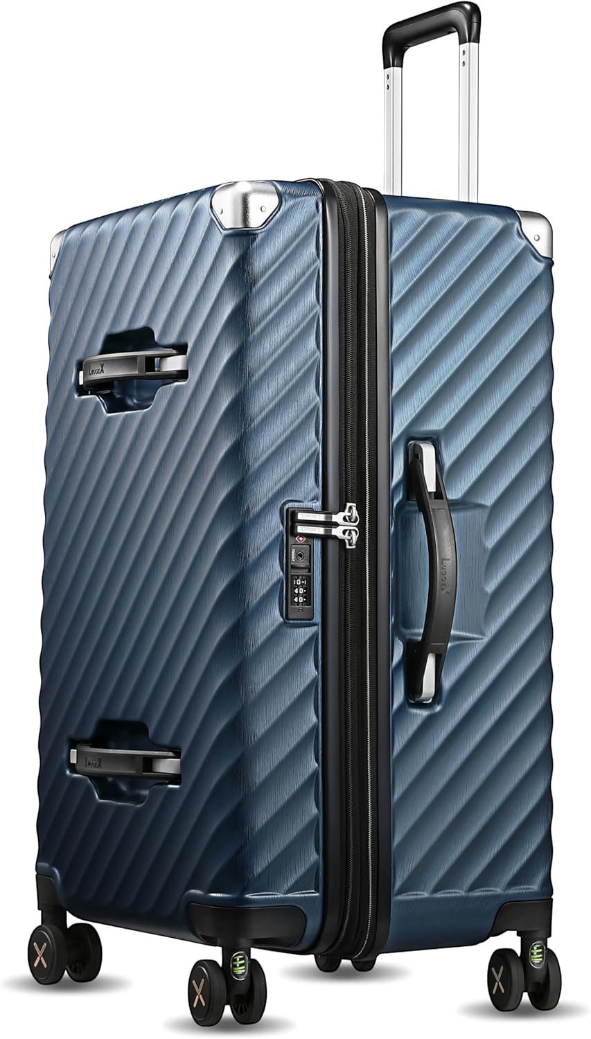 Travel trunk with wheels