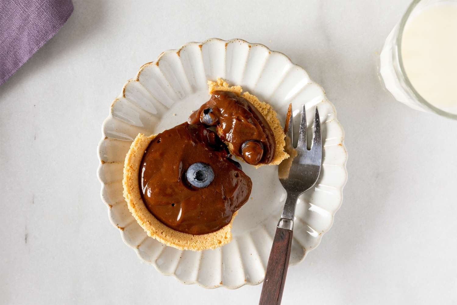 Mini Chocolate Pudding Pies with Blueberries Recipe (4 Ingredients, No-Bake)