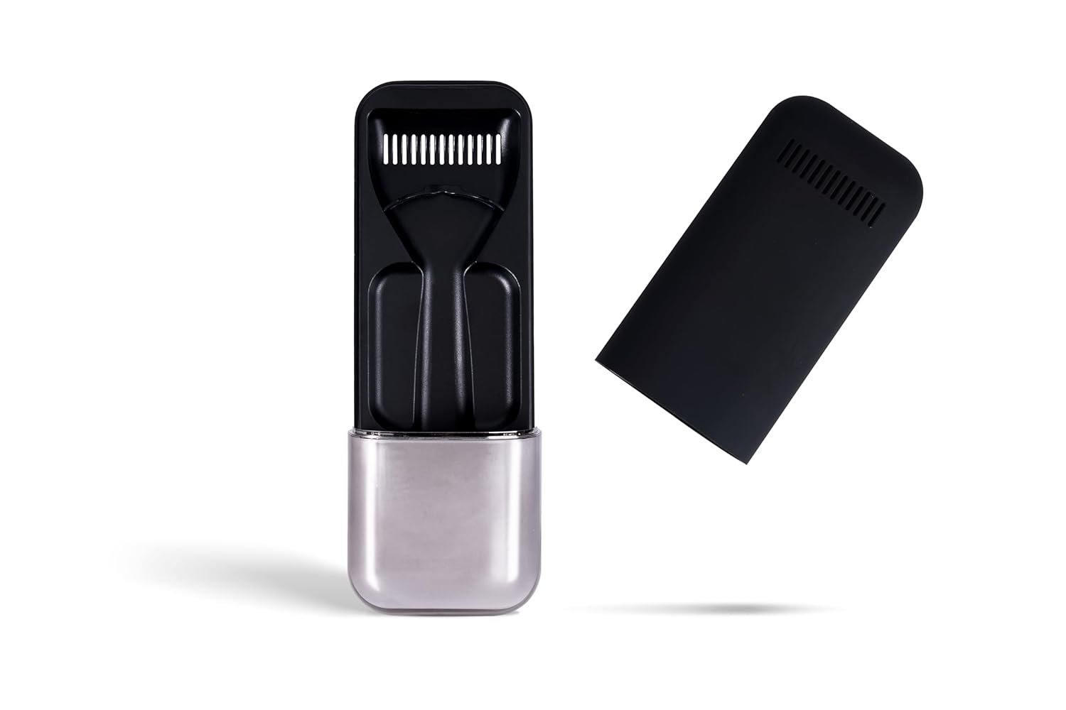 Portable razor with case