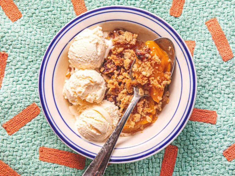 This Peach Crisp Is Everything You Love About Summer in One Bite
