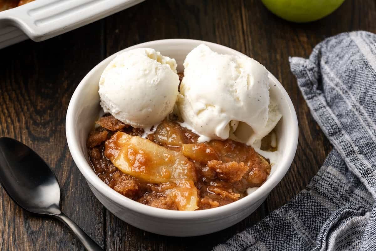 Apple Brown Betty (Easy & Delicious!)