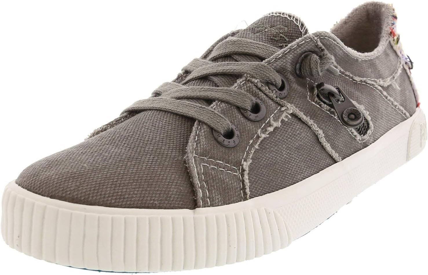 Lightweight canvas shoes