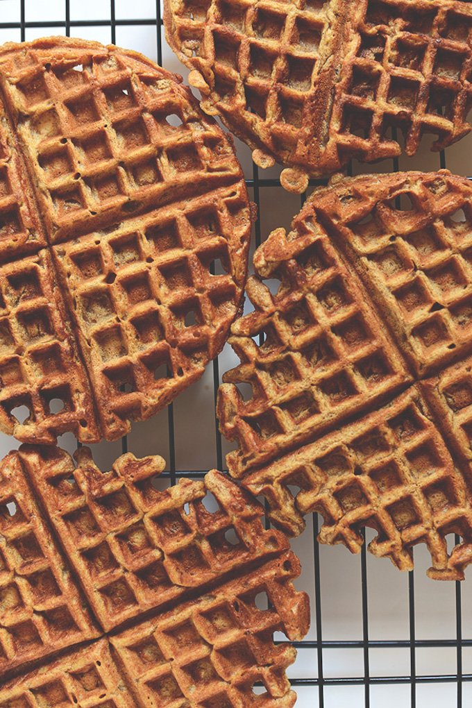 Pumpkin Spice Waffles | Minimalist Baker Recipes