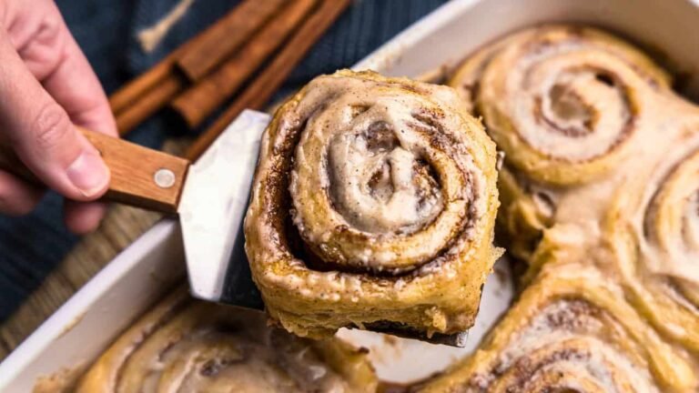 Chai Latte Cinnamon Rolls
