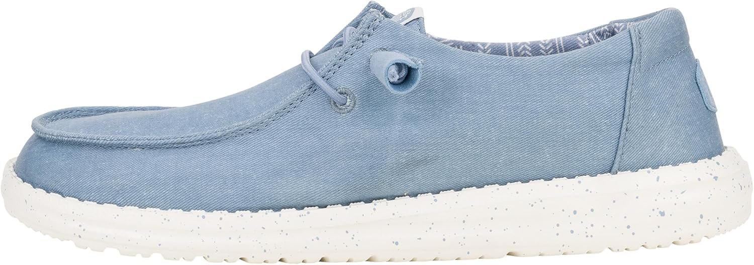 Lightweight canvas shoes