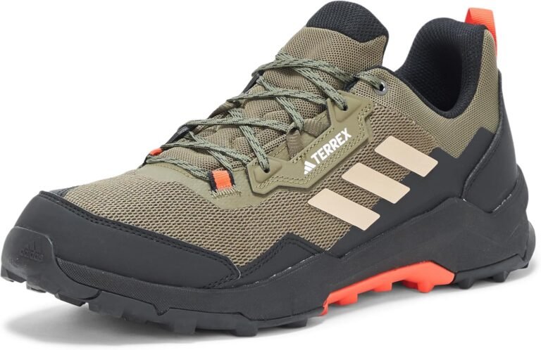 Durable trekking shoes