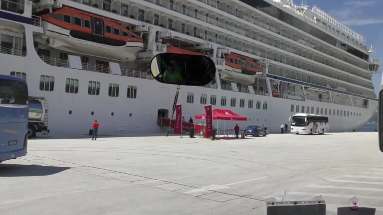 Ship travel: Small Ship Cruises