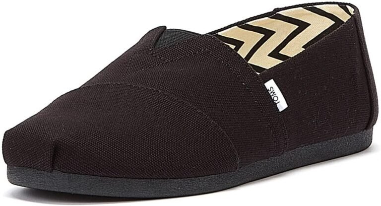 Lightweight canvas shoes
