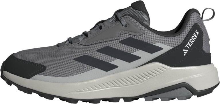 Outdoor adventure footwear